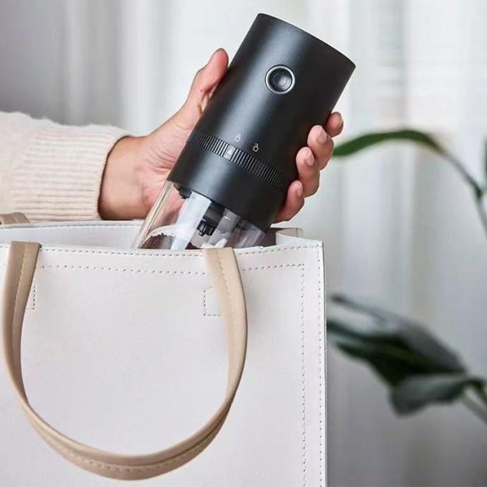 Lightweight and durable USB rechargeable coffee grinder