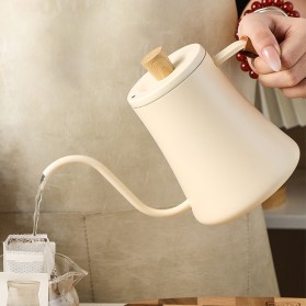 Hand drip coffee maker with heat-resistant handle