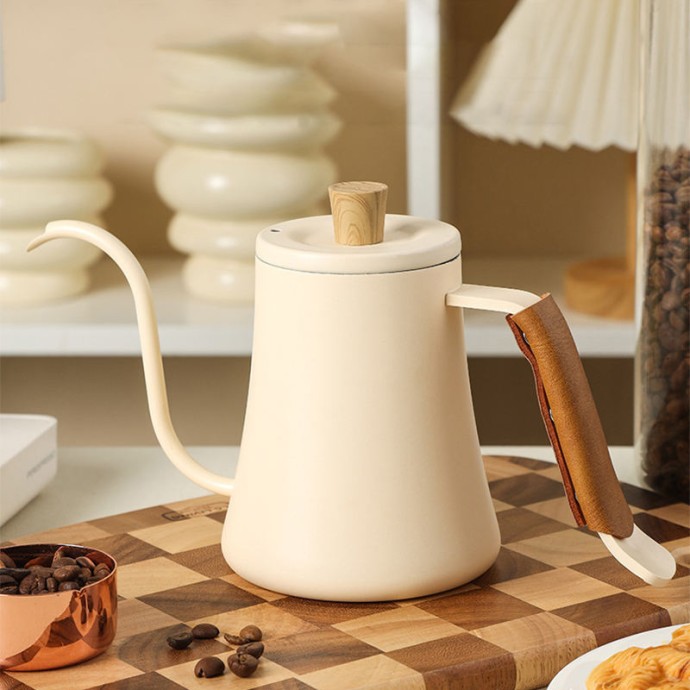 Hand drip coffee maker with heat-resistant handle