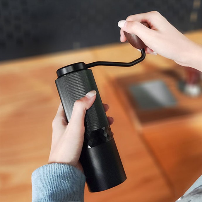 Dust-proof and leak-proof manual coffee grinder