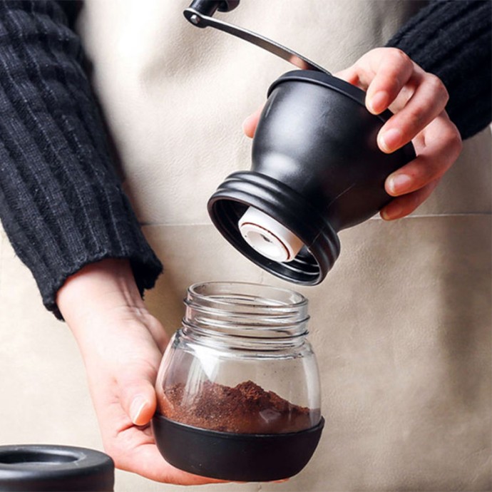 Retro durable manual coffee grinder