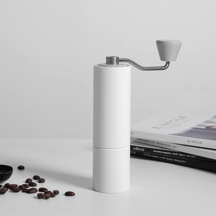 Sturdy and durable aluminum alloy coffee grinder