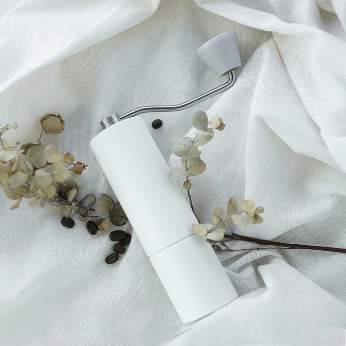 Sturdy and durable aluminum alloy coffee grinder